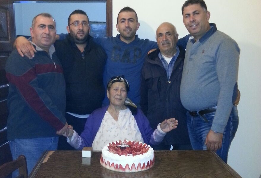 أمٌ تعطي ولا تنتظر