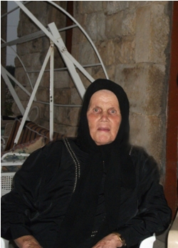 المعيصرة- بكت رحيل أم حبيب